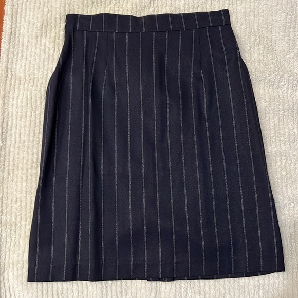 Emblem - Navy Pinstripe Rayon-blend 3 in 1 (Blazer Pant Skirt) Suite - Size 7 - Picture 6 of 13
